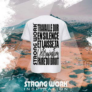 T-SHIRT EN COTON BIO STRONG WORK TRAVAILLE DUR EN SILENCE ET LAISSE TA DETERMINATION FAIRE DU BRUIT POUR HOMME VUE DOS - SPORTSWEAR ECO-RESPONSABLE